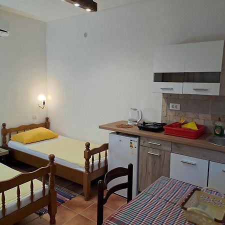 Apartments Lazarevic Sutomore Zimmer foto