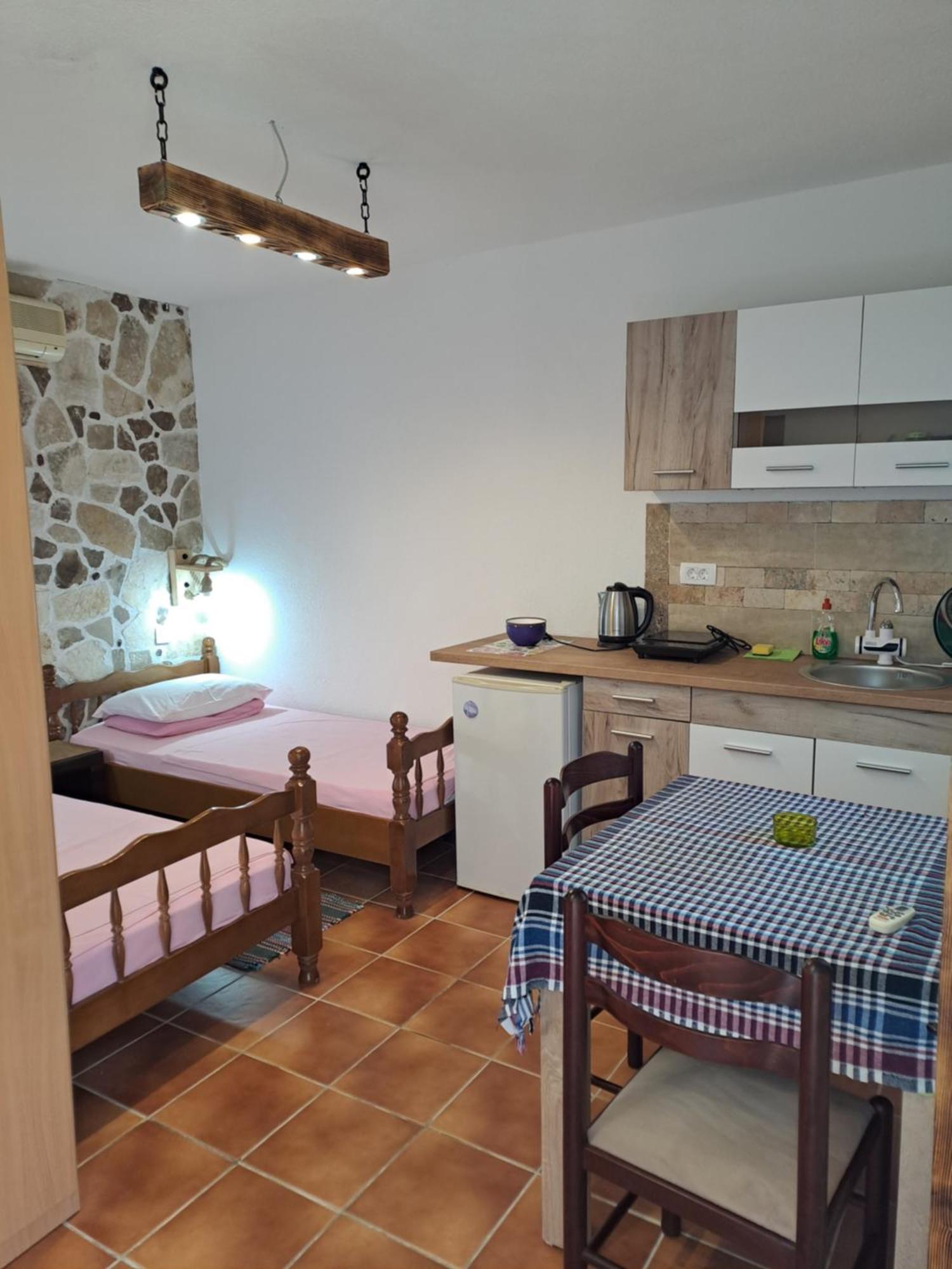 Apartments Lazarevic Sutomore Zimmer foto