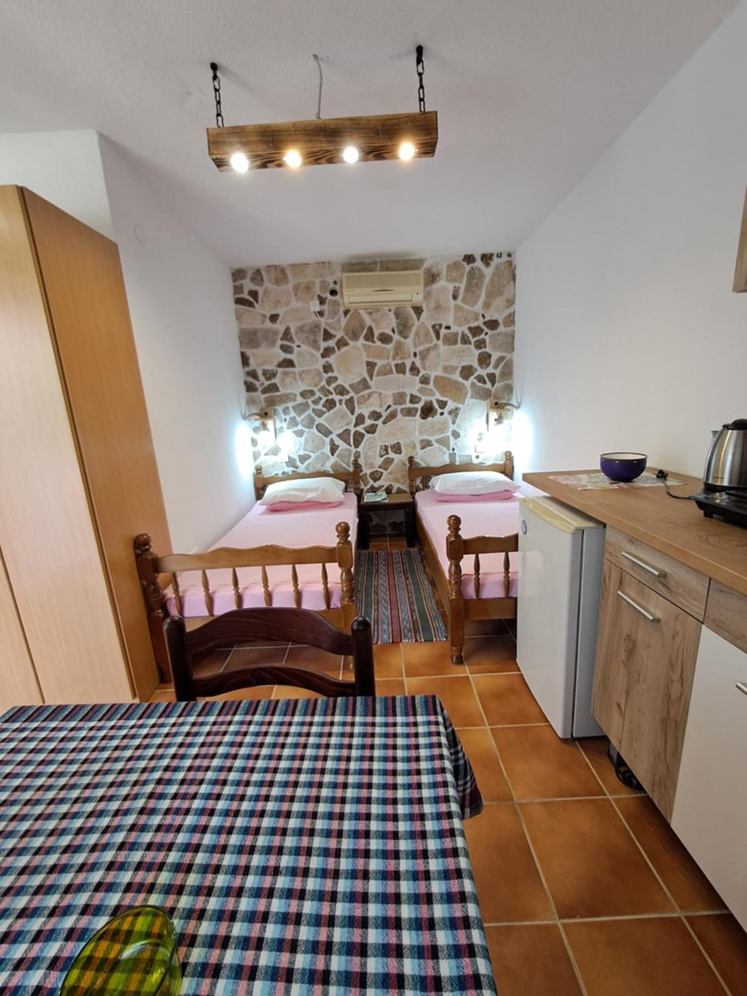 Apartments Lazarevic Sutomore Zimmer foto